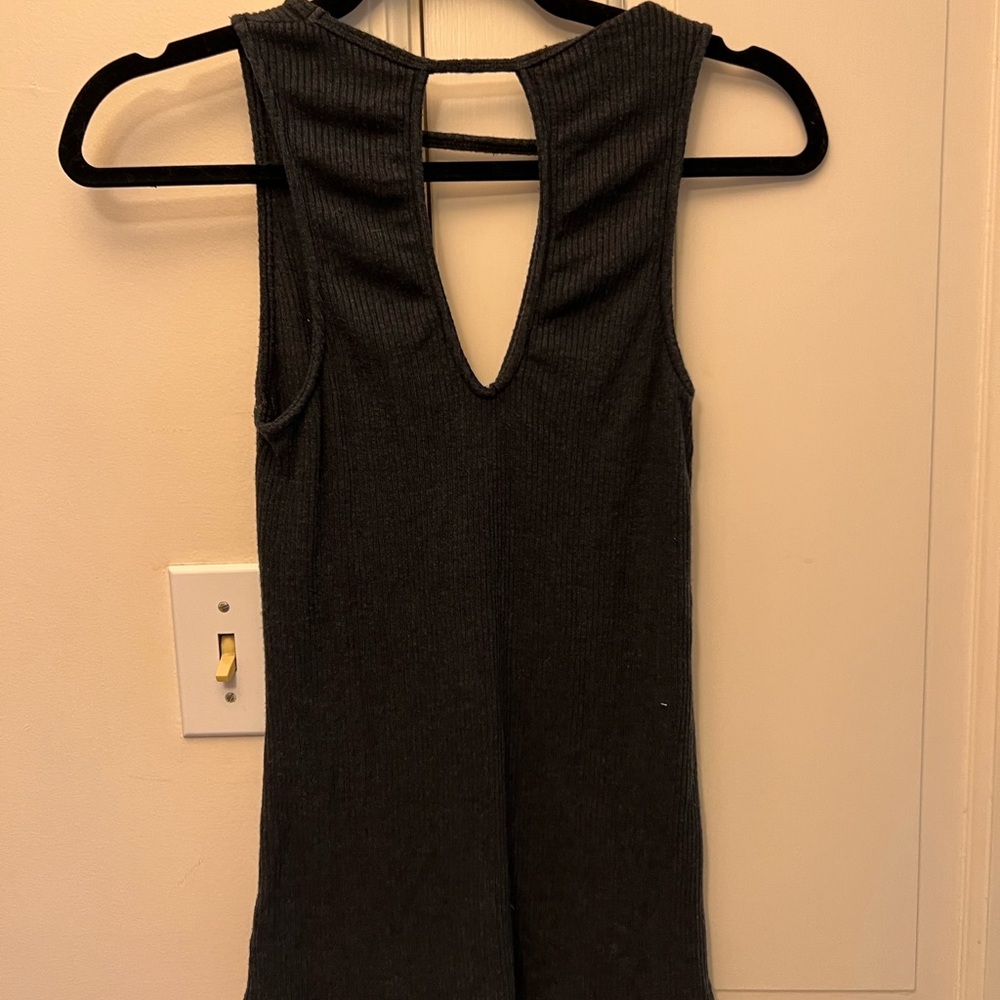 Keyhole Tank Top - Picture 2 of 4